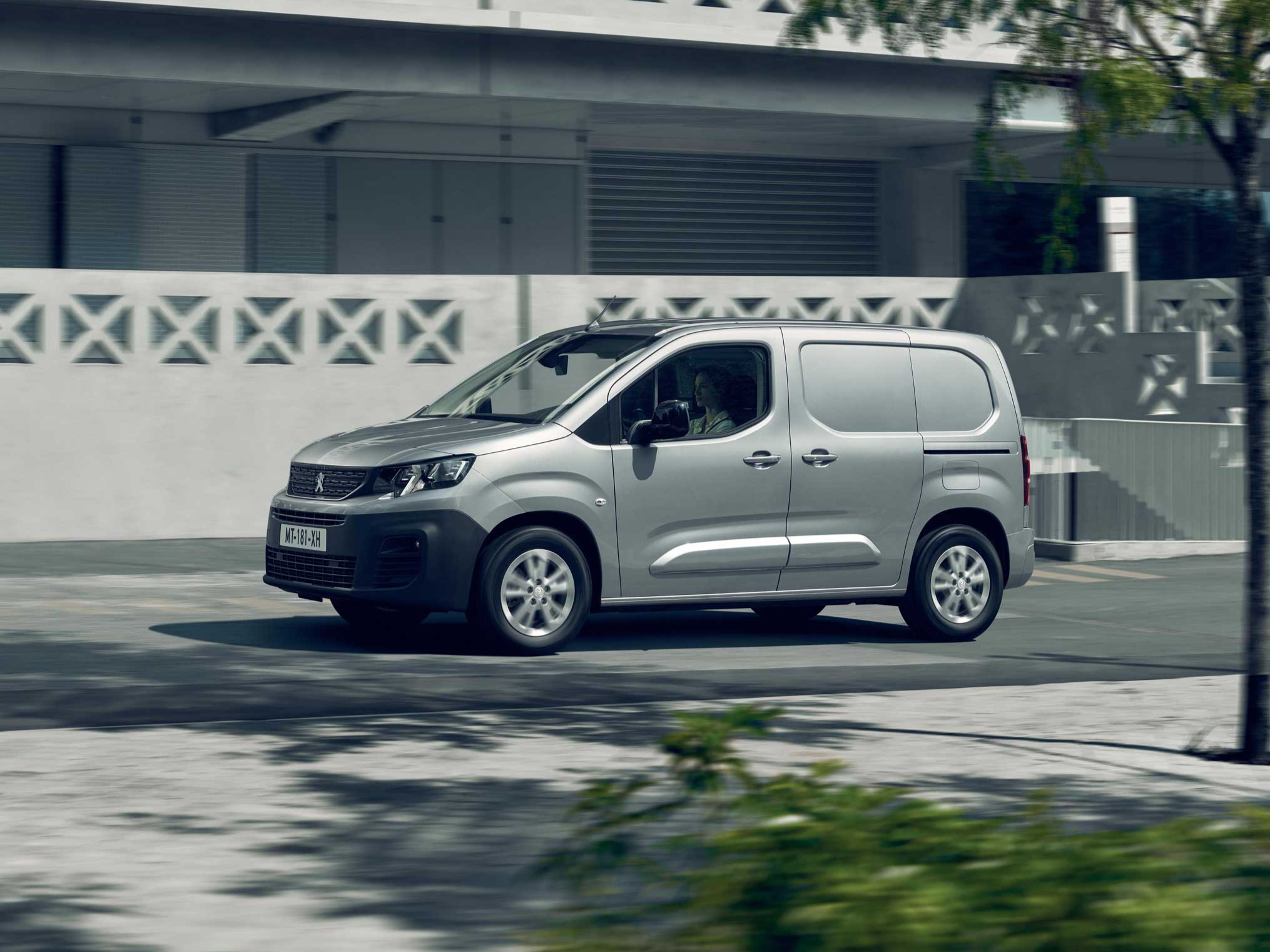 PEUGEOT_PAR_2021_004_FR_2030_1700[1].jpg