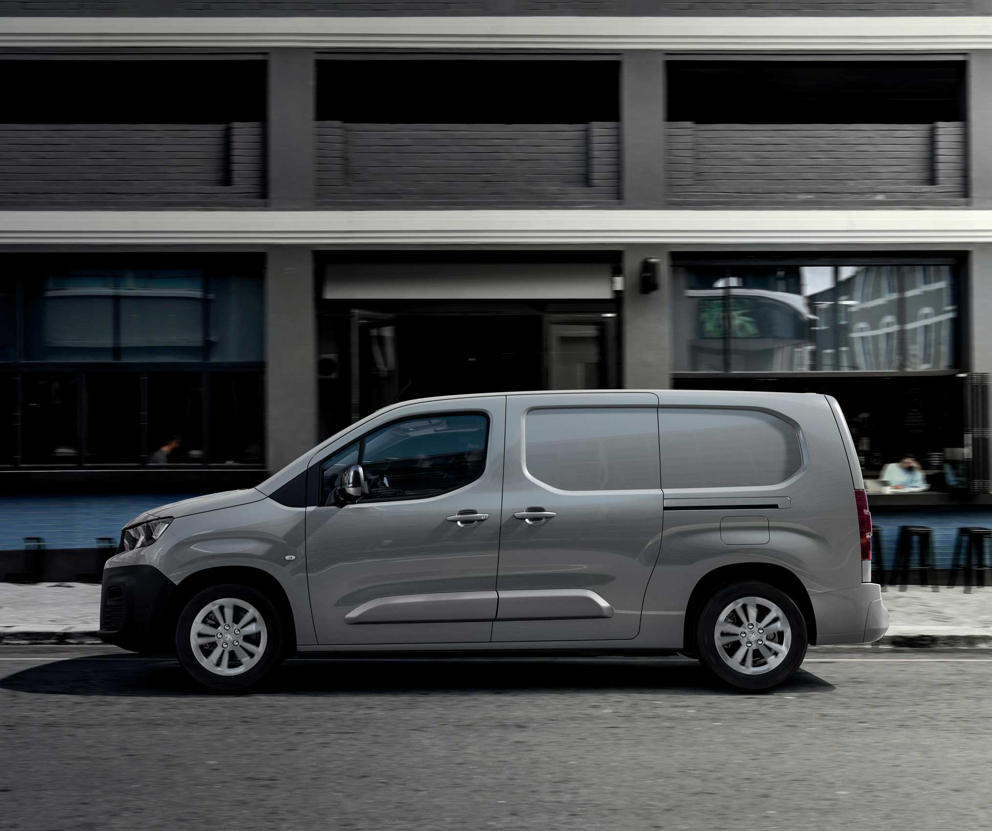 PEUGEOT_PAR_2021_051_FR_2030_1700[1].jpg